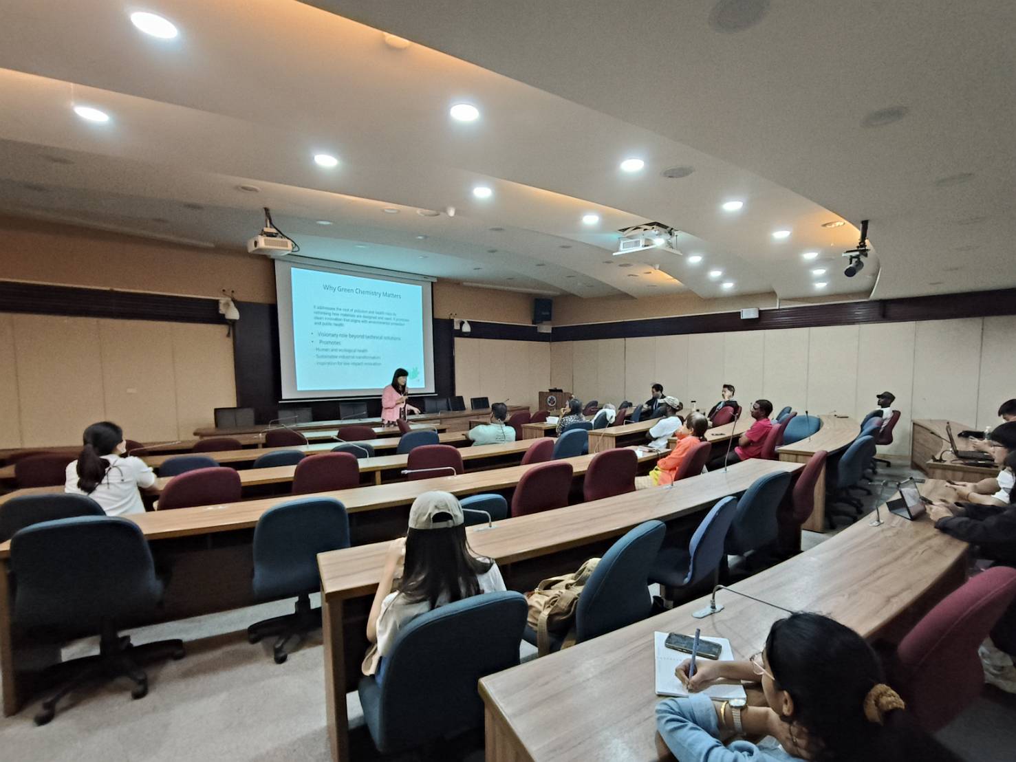 簡副署長說明綠色化學的重要性