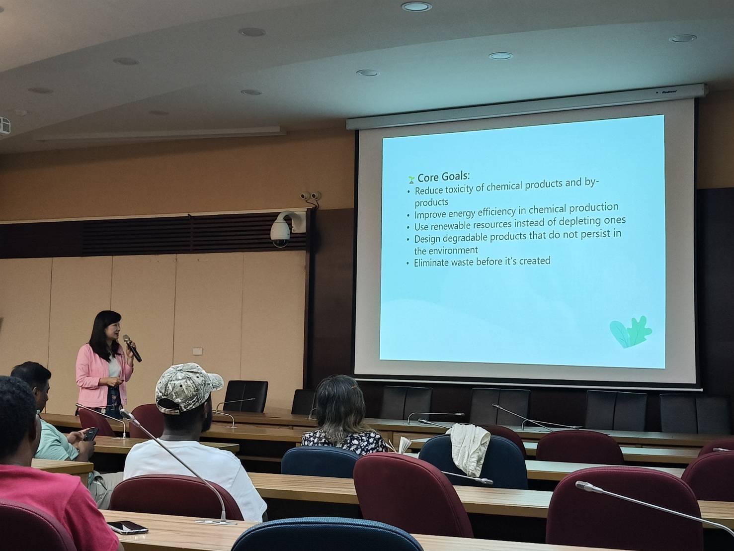 簡副署長闡述綠色化學的核心理念與推動目標