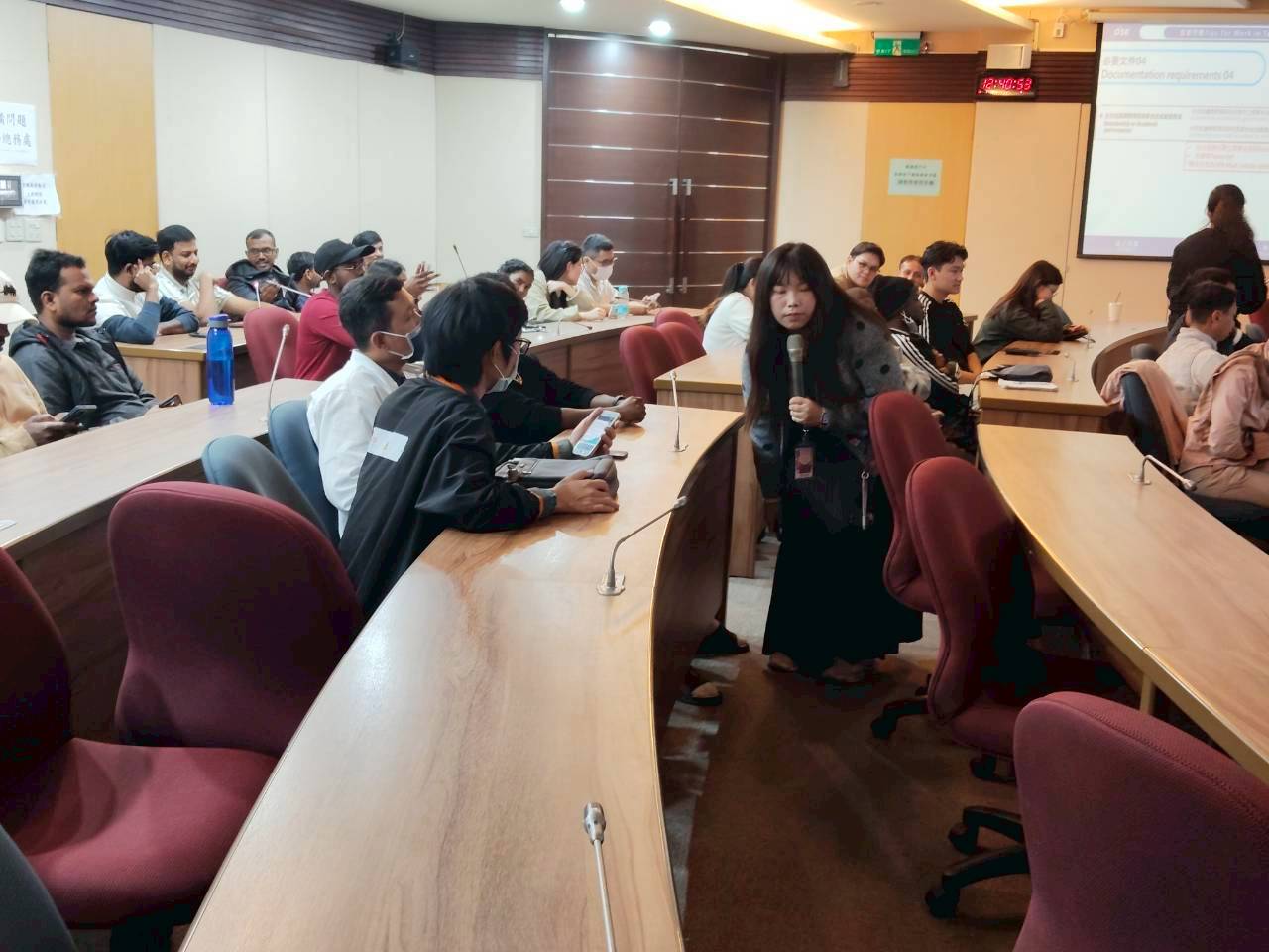 講師與學生互動