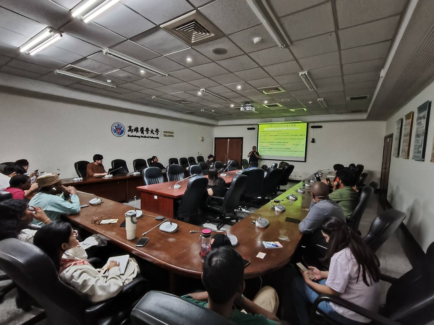 講師解說外僑居留證延期規定