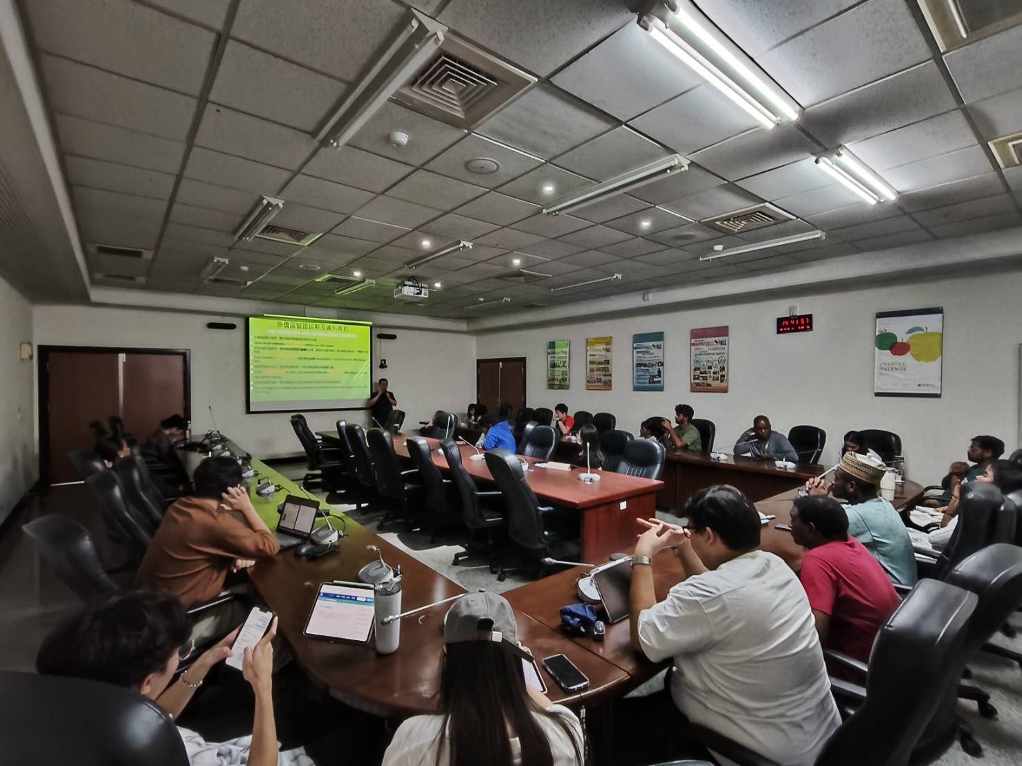 講師解說外僑居留證資料異動規定